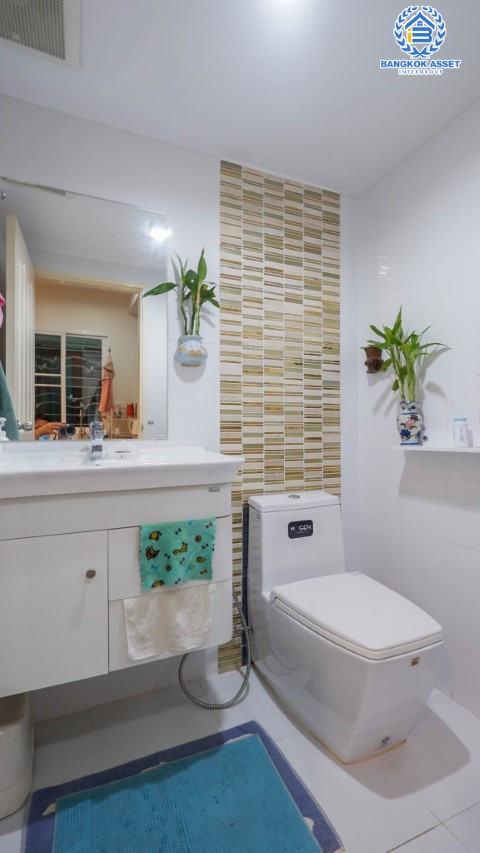 *****ทาวน์โฮมมือสอง ห้องมุม! ม.วิชั่นสมาร์ทไลฟ์ สถานีรถไฟฟ้าบางพลู-รัตนาธิเบศร์ 3 ชั้น เนื้อที่ 22.7 ตร.ว พร้อมฟังก์ชั่น 3 ห้องนอน 3 ห้องน้ำ 2 ที่จอดรถ บนพื้นที่ใช้สอย 135 ตร.ม. บ้านใหม่ สภาพดี แถมเฟอร์นิเจอร์ทั้งหลัง เข้าอยู่ได้ทันที การเดินทางสะดวกสบายเข้า-ออกได้หลายเส้นทาง ใกล้รถไฟฟ้าสาย สีม่วง "สถานีบางพลู"